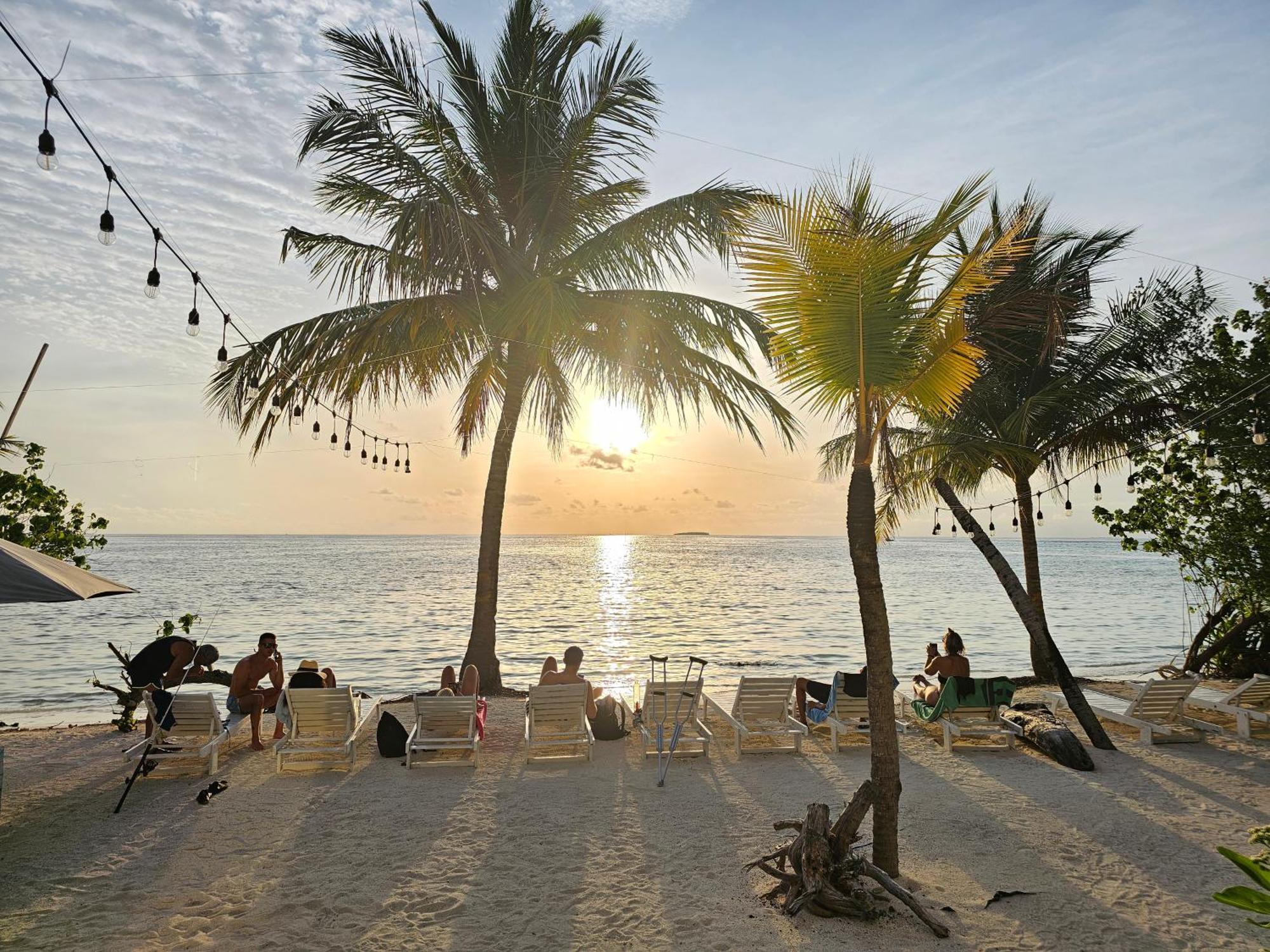 The Sunset Villa Dhiffushi Exterior photo
